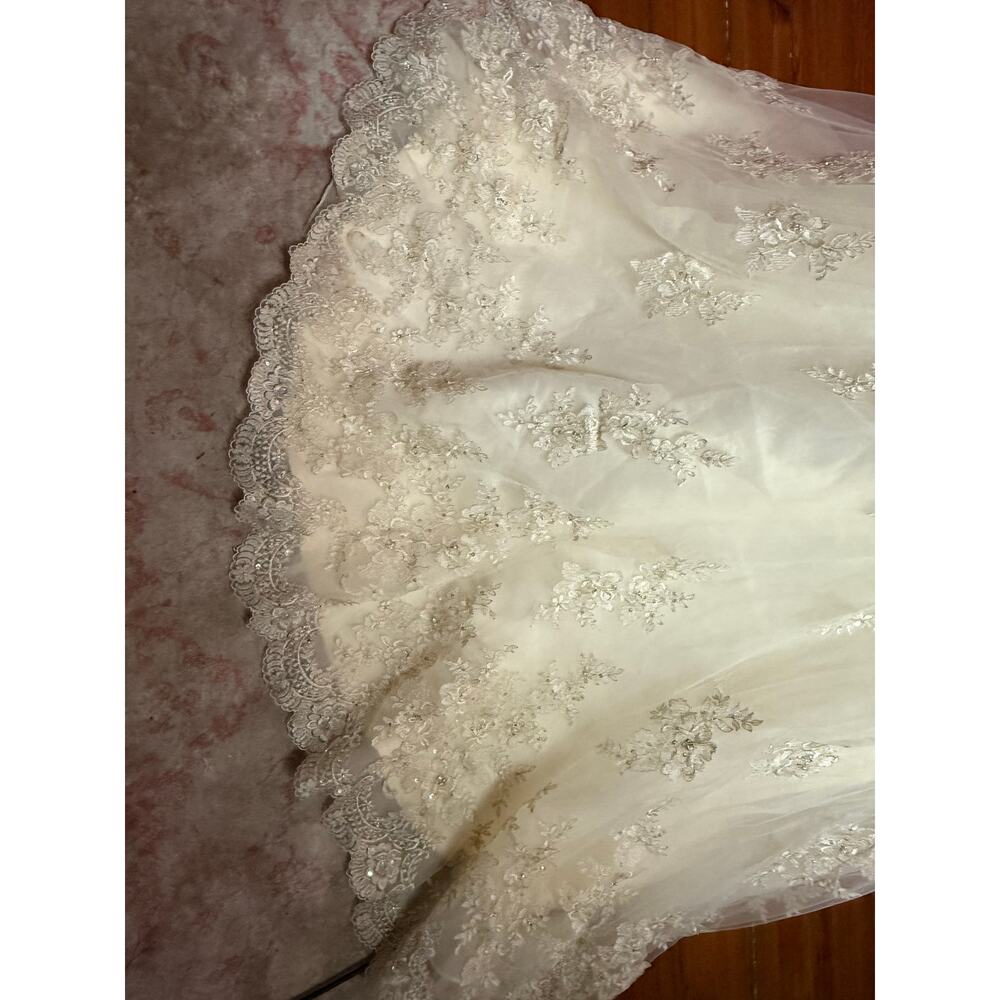 Stunning Maggie Sottero Haute Couture Lace Dress Size 4 - Picture 6 of 12